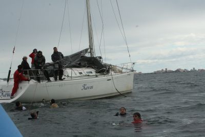 Cinco regatistas caen al agua en el Trofeo Carabela de Plata